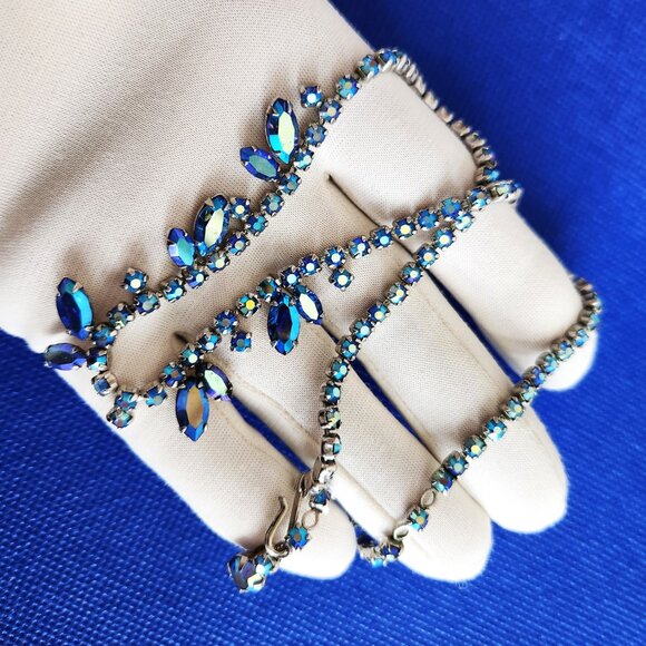 1960 –SHERMAN VINTAGE SPARKLING NECKLACE DECORATED WITH AB BLUE CRYSTALS. - Picture 8 of 9